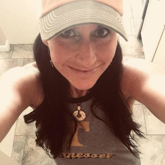 Meet your Posher, Melissa - Picture 1 of 1